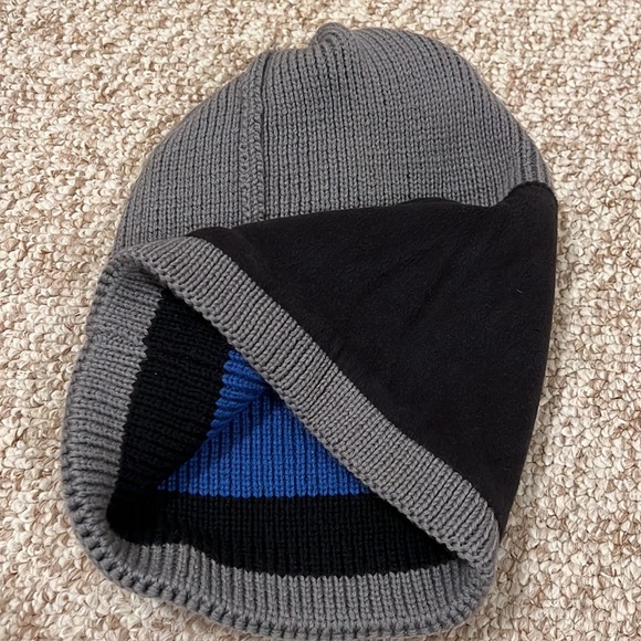 Comfortable, warm toque made from a blend of Merino wool and recycled polyester. - Picture 3 of 3